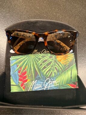 Tommy Bahama Tortoiseshell Sunglasses - Brown Gradient Lenses